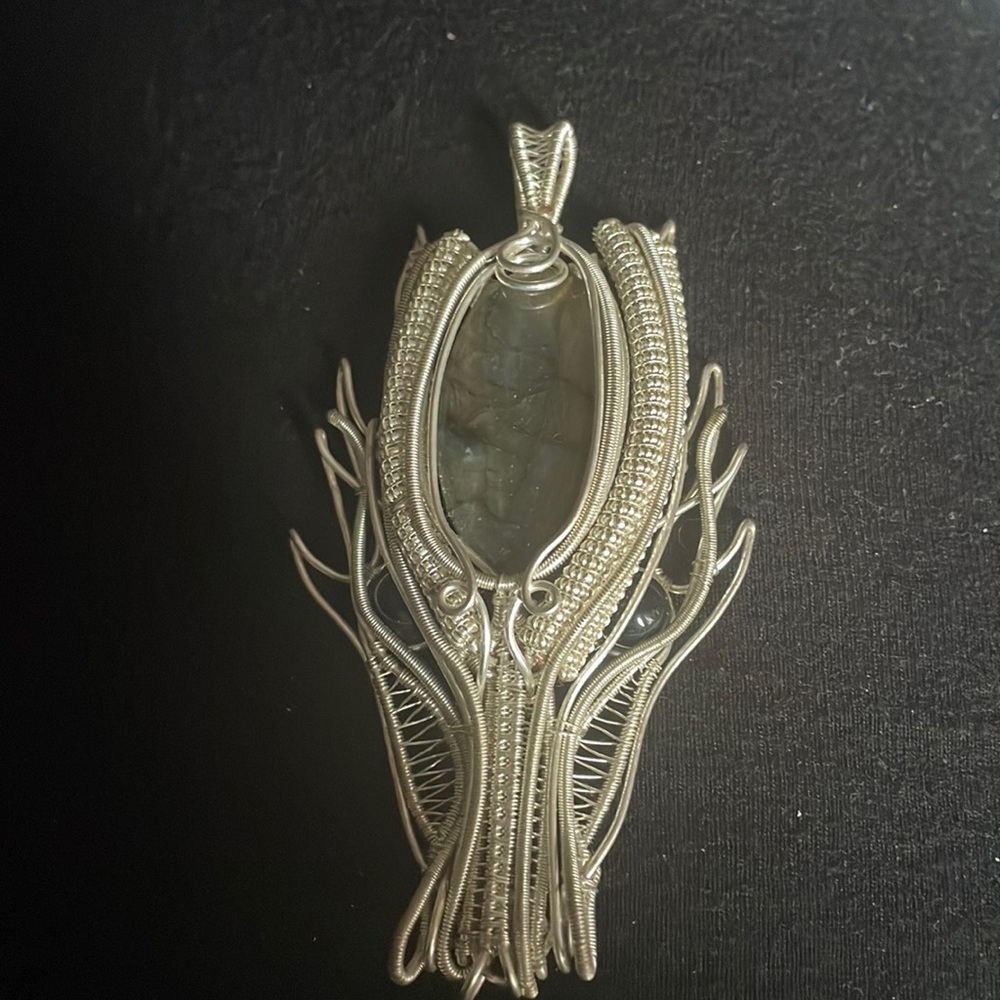 Sterling silver labradorite pendant